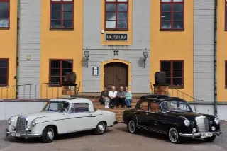 Foto 7 di 9: MERCEDES-BENZ Ponton (1953-1962)  220 SE coup'e    