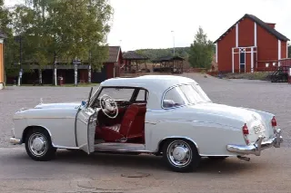 Foto 1 di 9: MERCEDES-BENZ Ponton (1953-1962)  220 SE coup'e    