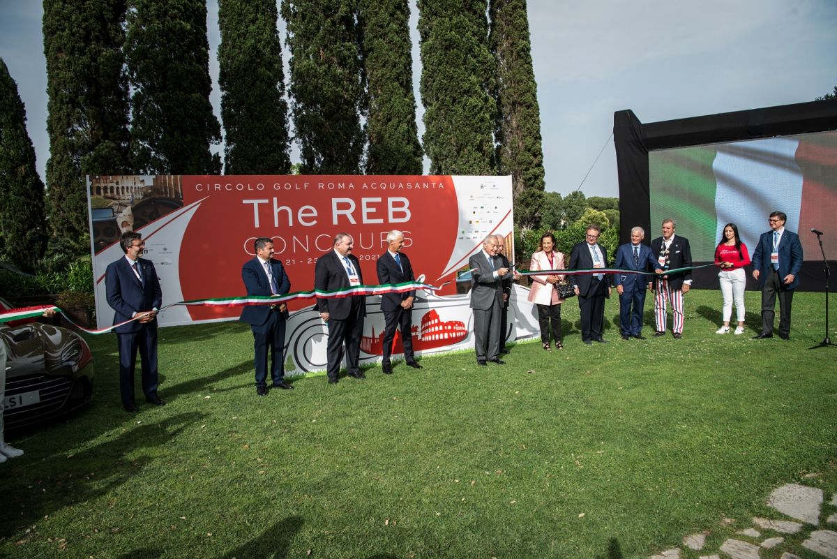 “Bella come Roma”, vince la Ferrari 250 GT California