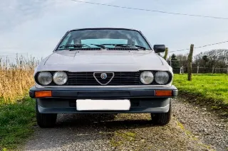 Foto 2 di 3: ALFA ROMEO Alfetta GTV 2.0 