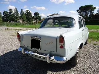 Foto 3 di 5: ALFA ROMEO Giulietta 1.3 berlina  