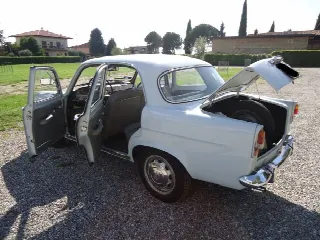 Foto 2 di 5: ALFA ROMEO Giulietta 1.3 berlina  