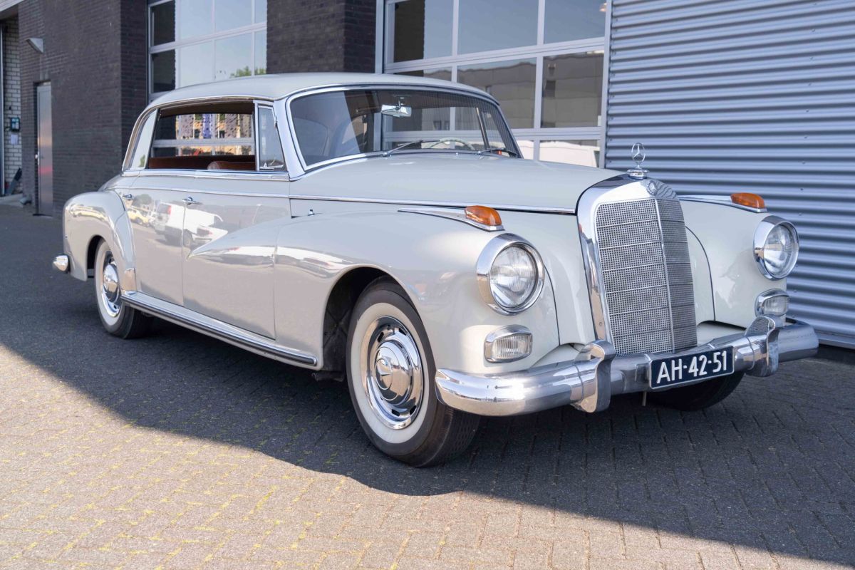 MERCEDES-BENZ 300 Adenauer  