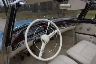 Foto 5 di 14: MERCEDES-BENZ 220 S Convertible 