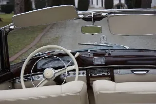 Foto 9 di 14: MERCEDES-BENZ 220 S Convertible 