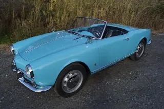 Foto 3 di 4: ALFA ROMEO Giulietta  