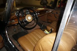 Foto 6 di 6: MERCEDES-BENZ 250 SE Coupé  