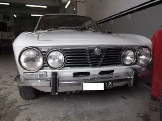 Foto 1 di 6: ALFA ROMEO GT veloce 2000