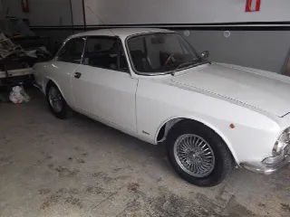 Foto 3 di 6: ALFA ROMEO GT veloce 2000