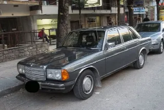 Foto 3 di 21: MERCEDES-BENZ S-Class(1979-1991) 240 d