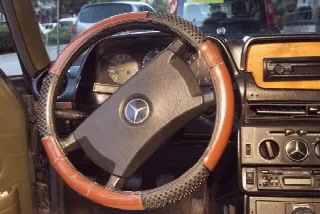 Foto 10 di 21: MERCEDES-BENZ S-Class(1979-1991) 240 d