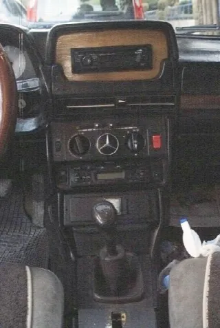 Foto 11 di 21: MERCEDES-BENZ S-Class(1979-1991) 240 d