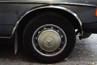 Foto 16 di 21: MERCEDES-BENZ S-Class(1979-1991) 240 d