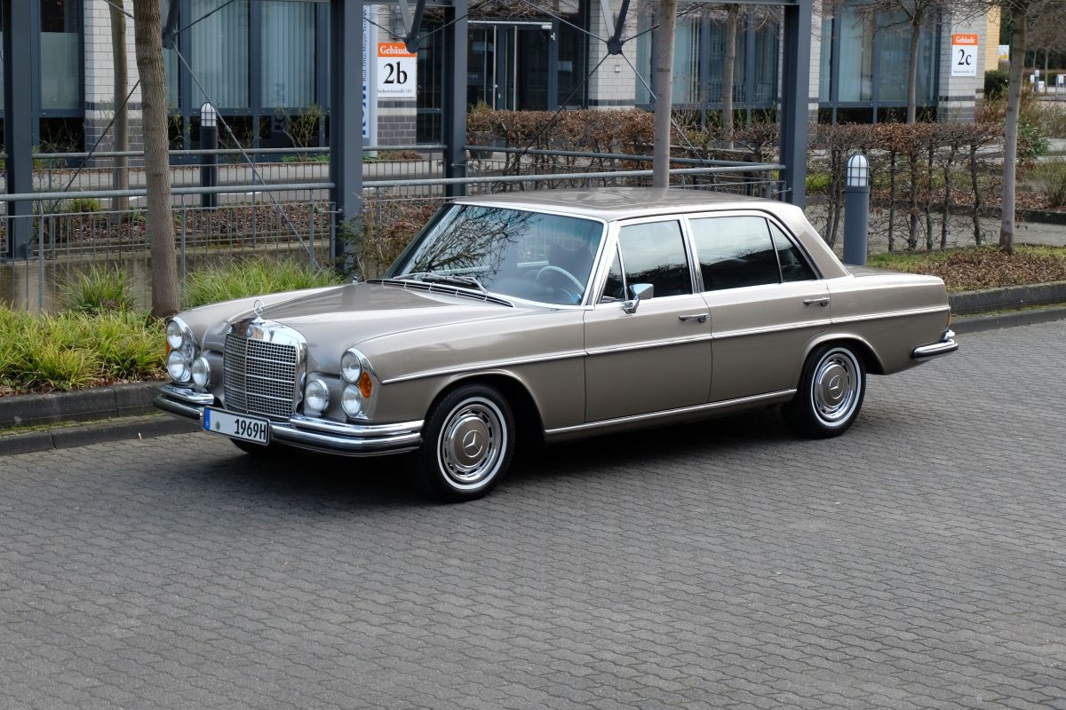 MERCEDES-BENZ 300 SEL W 109 