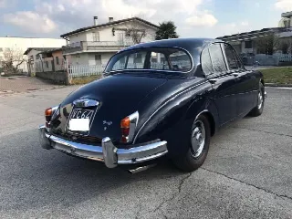 Foto 4 di 6: JAGUAR Daimler 250 