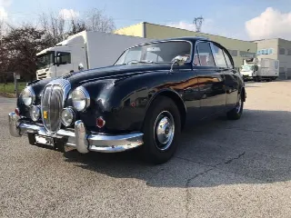 Foto 6 di 6: JAGUAR Daimler 250 