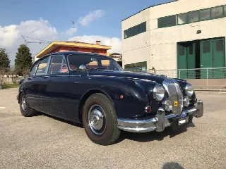 Foto 5 di 6: JAGUAR Daimler 250 