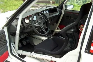 Foto 2 di 3: PEUGEOT 205  