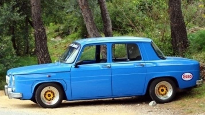 RENAULT R8   