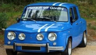 Foto 2 di 7: RENAULT R8   