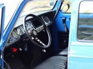 Foto 3 di 7: RENAULT R8   