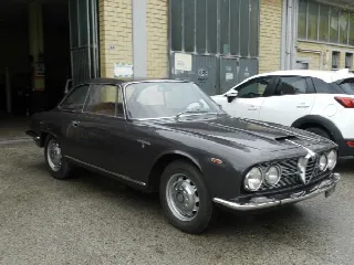 Foto 2 di 19: ALFA ROMEO 2600 SPRINT     