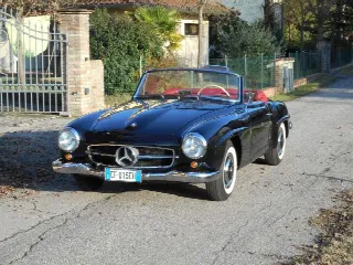 Foto 8 di 10: MERCEDES-BENZ 190 SL convertibile