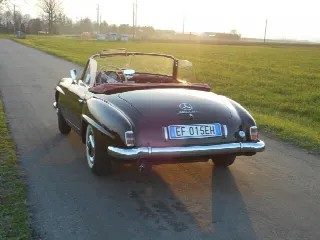 Foto 4 di 10: MERCEDES-BENZ 190 SL convertibile