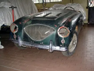 Foto 1 di 13: AUSTIN HEALEY 100 BN1  