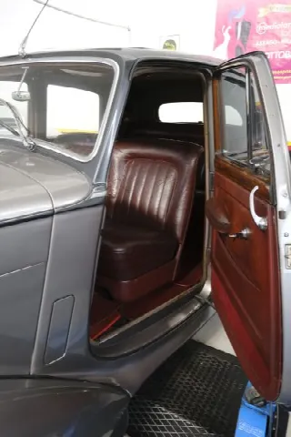 Foto 5 di 7: BENTLEY R-Type   