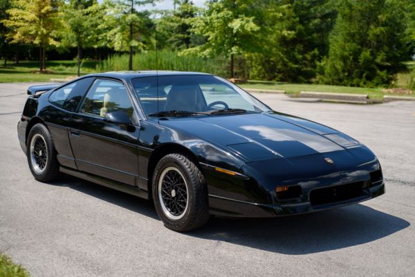 PONTIAC Fiero  