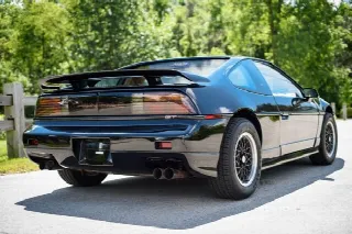 Foto 2 di 6: PONTIAC Fiero  