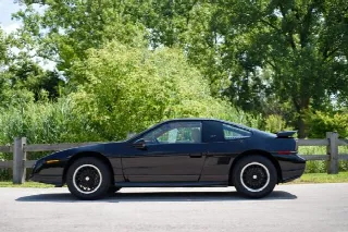 Foto 3 di 6: PONTIAC Fiero  