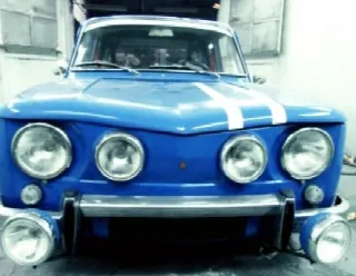 Foto 1 di 8: RENAULT R 8 