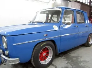 Foto 2 di 8: RENAULT R 8 