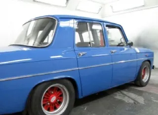 Foto 3 di 8: RENAULT R 8 