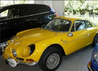 Foto 1 di 6: RENAULT Alpine  