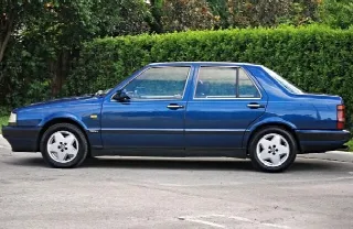 Foto 4 di 6: LANCIA Thema  