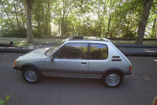 PEUGEOT 205  