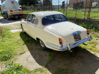 Foto 3 di 35: JAGUAR 420 Saloon 