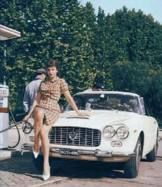 Foto 18 di 26: LANCIA Flaminia Gt Touring 