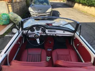 Foto 2 di 9: ALFA ROMEO Giulia Spider 1.6 veloce   