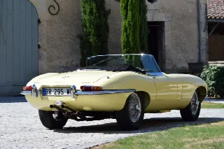 Foto 4 di 26: JAGUAR E-Type SI (1961-1968) 4.2 