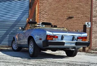Foto 5 di 6: FIAT 124  