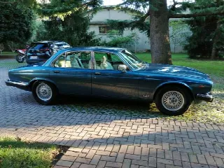 Foto 3 di 5: JAGUAR XJ6(1968-1987) Sovereign   