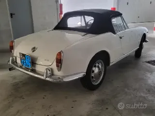 Foto 5 di 6: ALFA ROMEO Giulia spider 1.6    