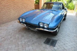 Foto 25 di 33: CHEVROLET Corvette C2 Sting Ray Convertibile 327/350 HP 