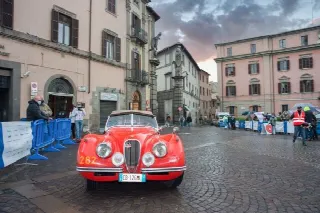 Foto 33 di 40: JAGUAR XK 120 OTS SE 