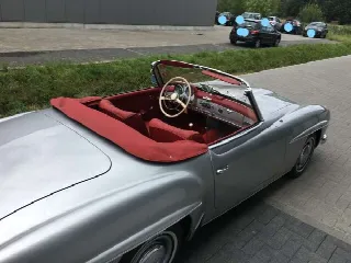Foto 5 di 5: MERCEDES-BENZ 190 SL   
