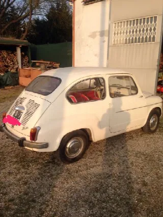 Foto 3 di 5: FIAT 600 Porte a vento 